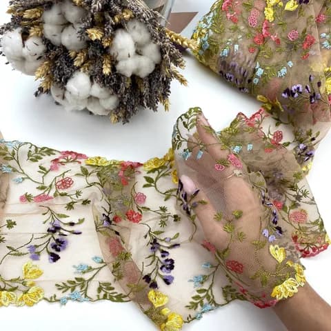 Вышивка на сетке цветочная 21 см