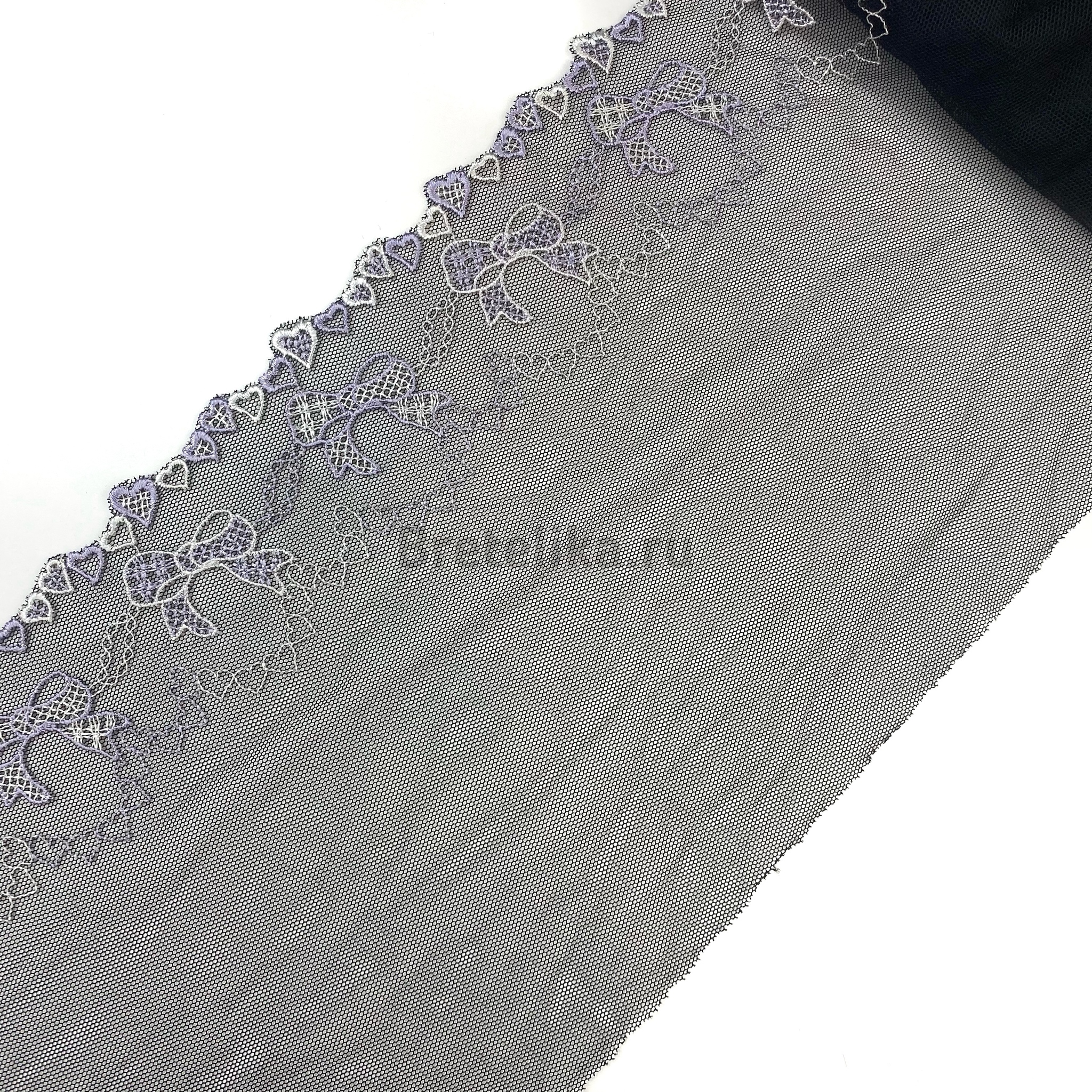 Вышивка на сетке черный/лаванда 18 см 4